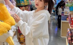 被老总按在办公桌吸奶头